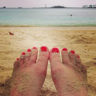 Katie Wilson feet photo 20