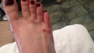 Katie Wilson feet photo 10