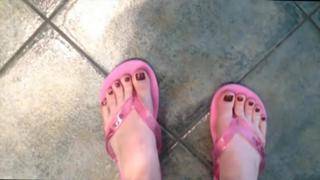 Katie Wilson feet photo 8