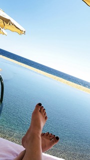 Katie Wilson feet photo 3