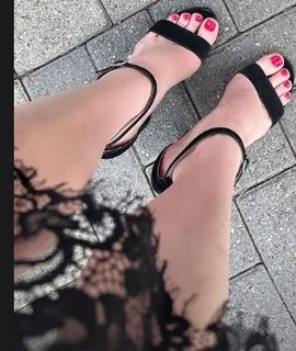Katie Wilson feet photo 16