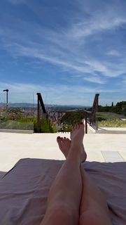Katie Wilson feet photo 7