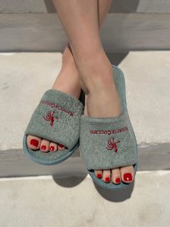 Katie Wilson feet photo 5
