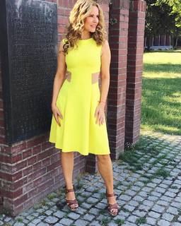 Katja Burkard feet photo thumbnail