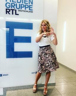 Katja Burkard feet photo thumbnail