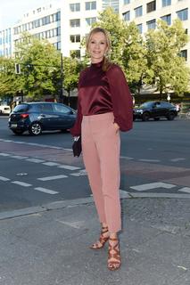 Katja Flint feet photo 3
