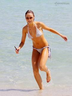 Katrina Bowden feet photo thumbnail