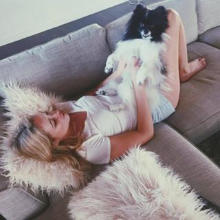 Katrina Bowden feet photo thumbnail