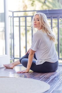 Katrina Bowden feet photo thumbnail