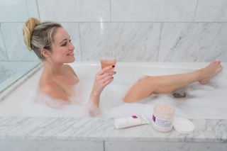 Katrina Bowden feet photo thumbnail