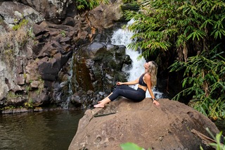 Katrina Bowden feet photo thumbnail