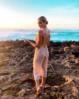 Katrina Bowden feet photo thumbnail