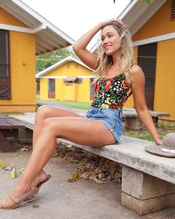 Katrina Bowden feet photo thumbnail