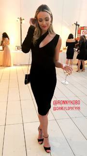 Katrina Bowden feet photo thumbnail