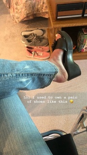 Katrina Bowden feet photo thumbnail