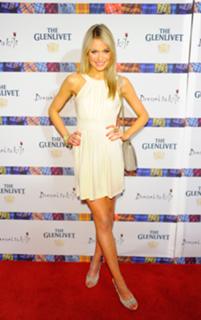 Katrina Bowden feet photo thumbnail
