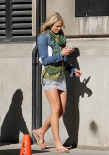 Katrina Bowden feet photo thumbnail