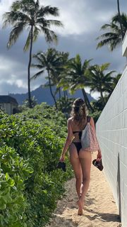Katrina Bowden feet photo thumbnail