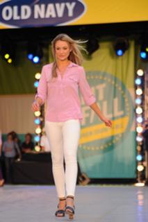 Katrina Bowden feet photo thumbnail