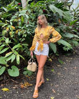 Katrina Bowden feet photo thumbnail