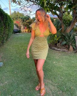 Katrina Bowden feet photo thumbnail