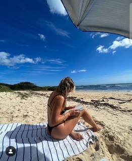 Katrina Bowden feet photo thumbnail