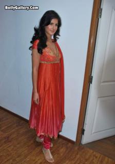 Katrina Kaif feet photo thumbnail