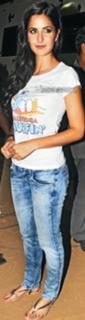 Katrina Kaif feet photo thumbnail