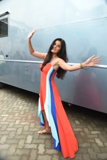 Katrina Kaif feet photo thumbnail