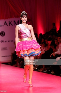 Katrina Kaif feet photo thumbnail