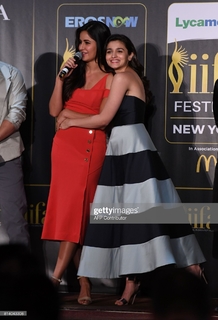 Katrina Kaif feet photo thumbnail