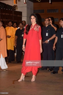 Katrina Kaif feet photo thumbnail
