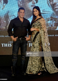 Katrina Kaif feet photo thumbnail