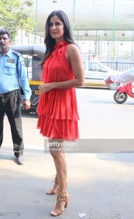 Katrina Kaif feet photo thumbnail