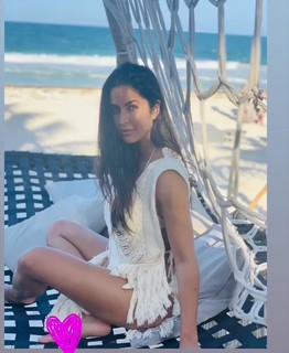 Katrina Kaif feet photo thumbnail