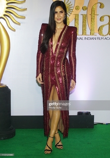 Katrina Kaif feet photo thumbnail