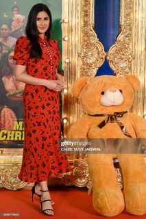 Katrina Kaif feet photo thumbnail