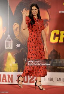 Katrina Kaif feet photo thumbnail