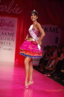Katrina Kaif feet photo thumbnail