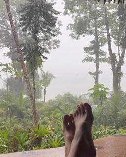 Katrina Law feet photo thumbnail