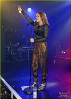 Katy B. feet photo 4