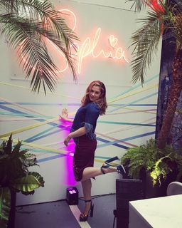 Katy B. feet photo 8