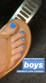 Katy Hearn feet photo 8
