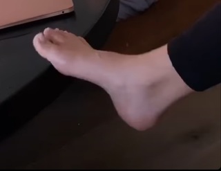 Katy Hearn feet photo 9