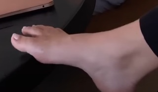 Katy Hearn feet photo 8