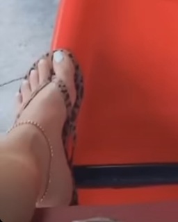 Katy Hearn feet photo 20