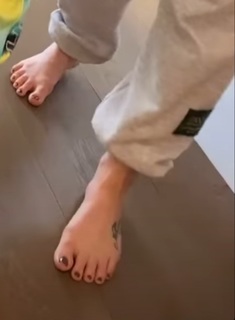 Katy Hearn feet photo 15