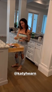 Katy Hearn feet photo 3