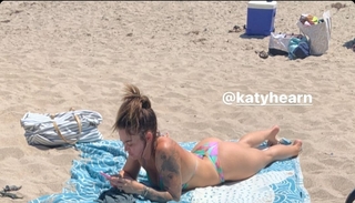 Katy Hearn feet photo 4