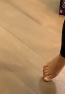 Katy Hearn feet photo 2